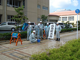 写真：応急給水所設置